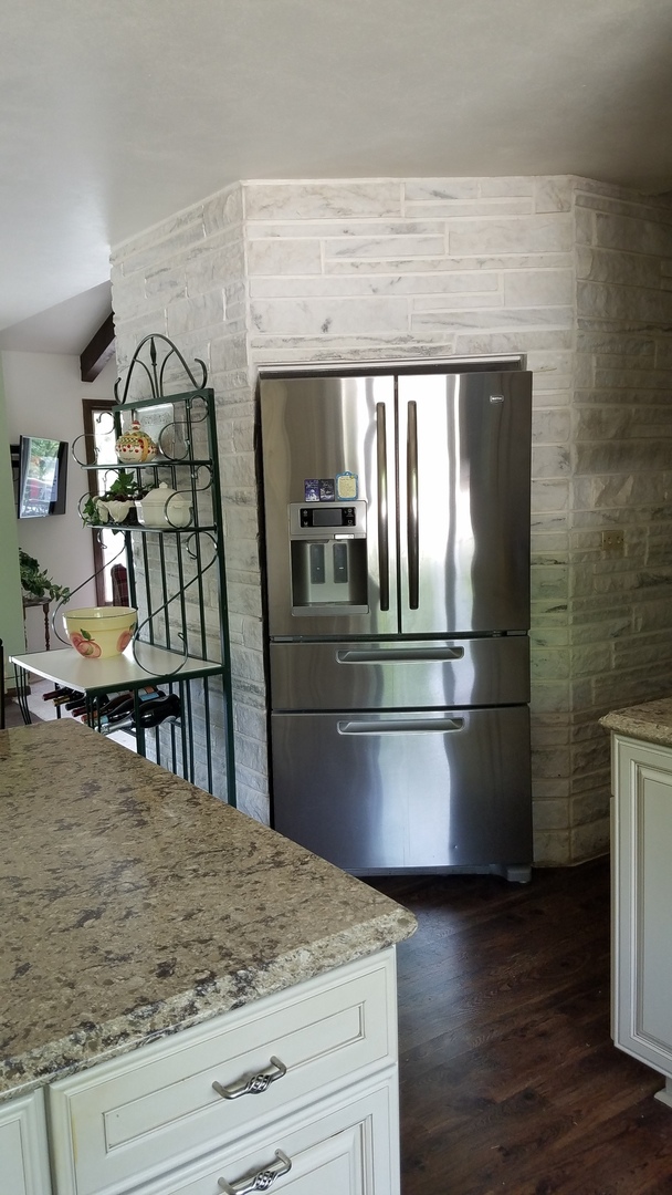 277 Greenwood Road Elgin, IL 60120 - Photo 9 of 29