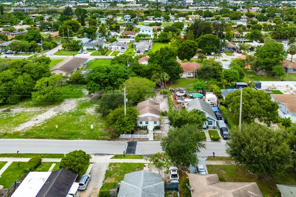 $459,000 | 114 Northwest 10th Avenue, Delray Beach, FL 33444