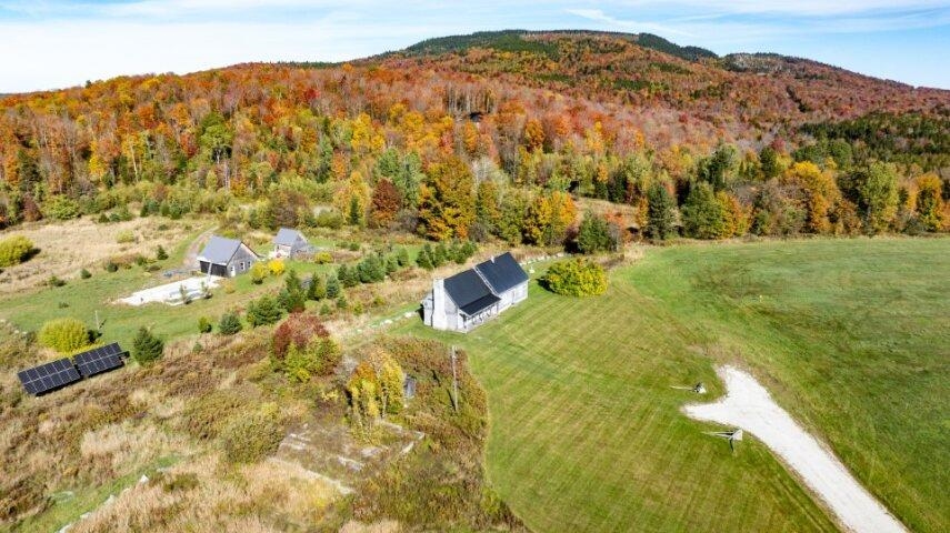 941 Line Farm Road Derby Line, VT 05830 - Photo 4 of 29 Gallery Image 4