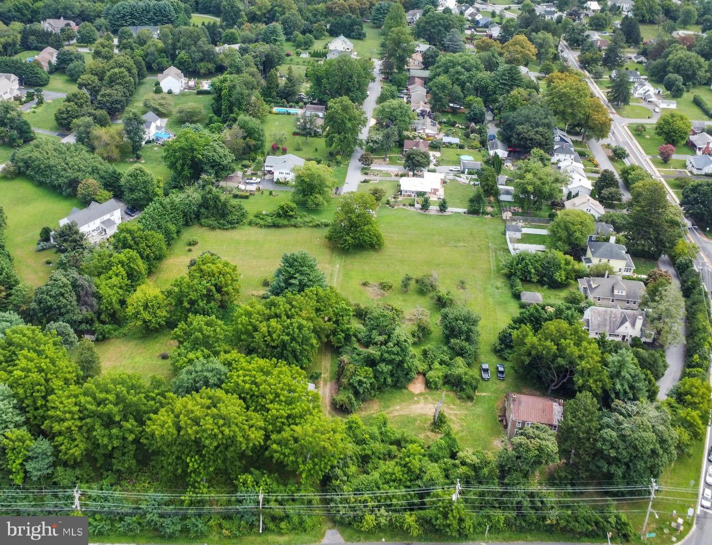 7 Butler Road Reisterstown, MD 21136 - Photo 5 of 19 a view of a garden with a building