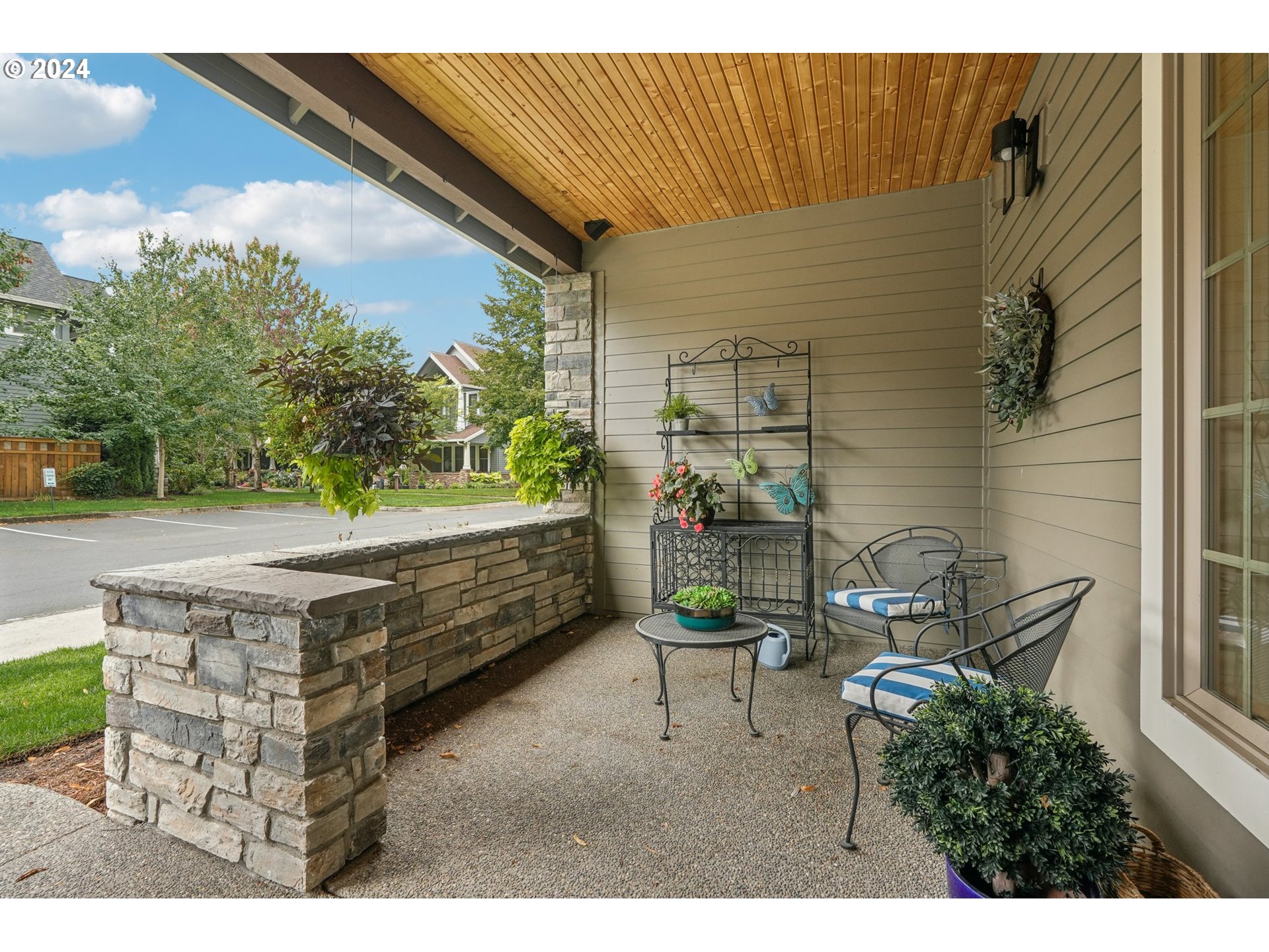 7606 Northwest Payne Street Camas, WA 98607 - Photo 34 of 38 a backyard of a house with outdoor seating