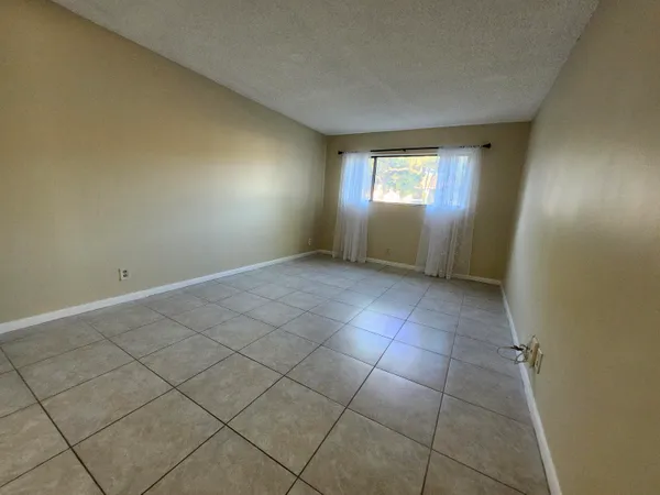 $1,900 | 545 Trace Circle, Unit 105, Deerfield Beach, FL 33441