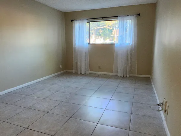 $1,900 | 545 Trace Circle, Unit 105, Deerfield Beach, FL 33441