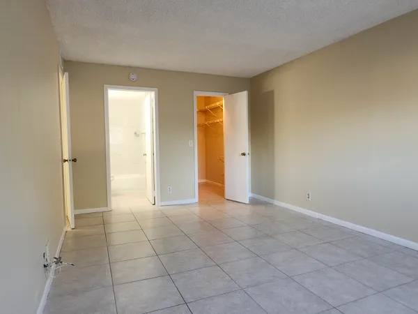 $1,900 | 545 Trace Circle, Unit 105, Deerfield Beach, FL 33441