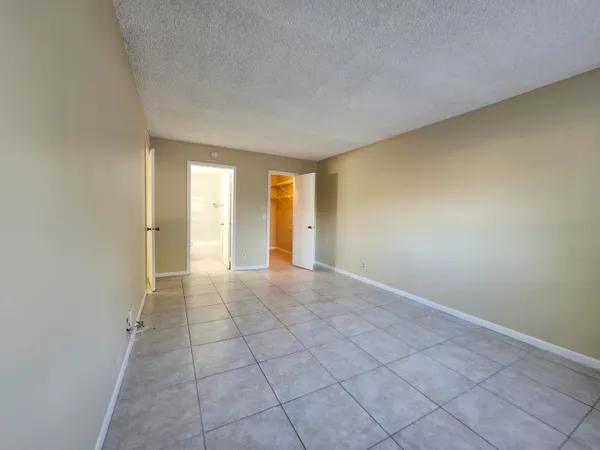 $1,900 | 545 Trace Circle, Unit 105, Deerfield Beach, FL 33441