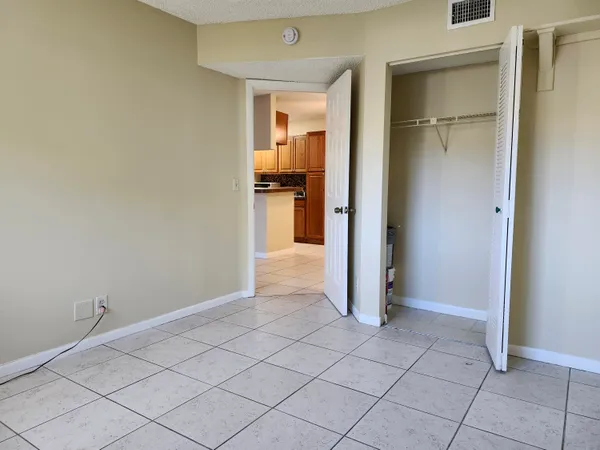 $1,900 | 545 Trace Circle, Unit 105, Deerfield Beach, FL 33441
