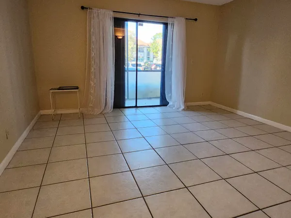 $1,900 | 545 Trace Circle, Unit 105, Deerfield Beach, FL 33441