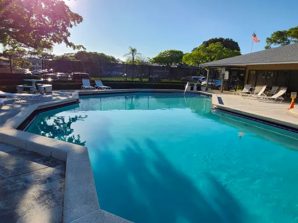 $1,900 | 545 Trace Circle, Unit 105, Deerfield Beach, FL 33441