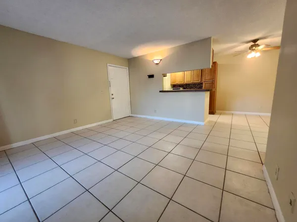 $1,900 | 545 Trace Circle, Unit 105, Deerfield Beach, FL 33441