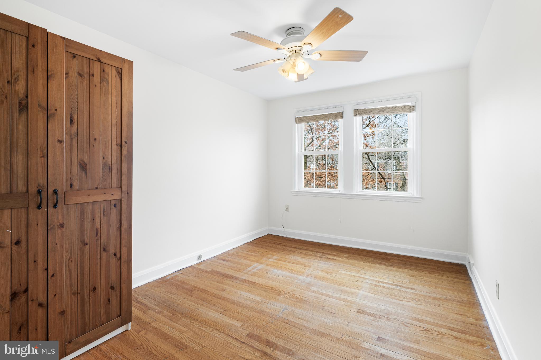 121 Hopkins Road Baltimore, MD 21212 - Photo 13 of 22 Bright and airy room with natural light.