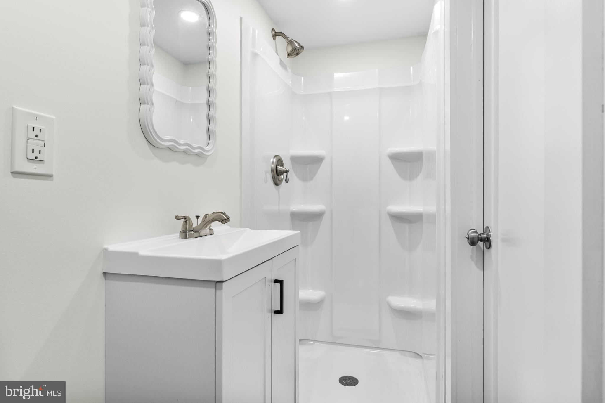 121 Hopkins Road Baltimore, MD 21212 - Photo 19 of 22 Sleek modern bathroom with elegant fixtures.