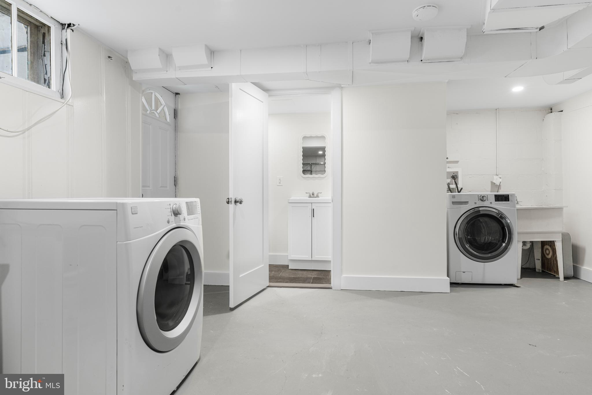 121 Hopkins Road Baltimore, MD 21212 - Photo 20 of 22 Bright and spacious laundry area with modern ap...