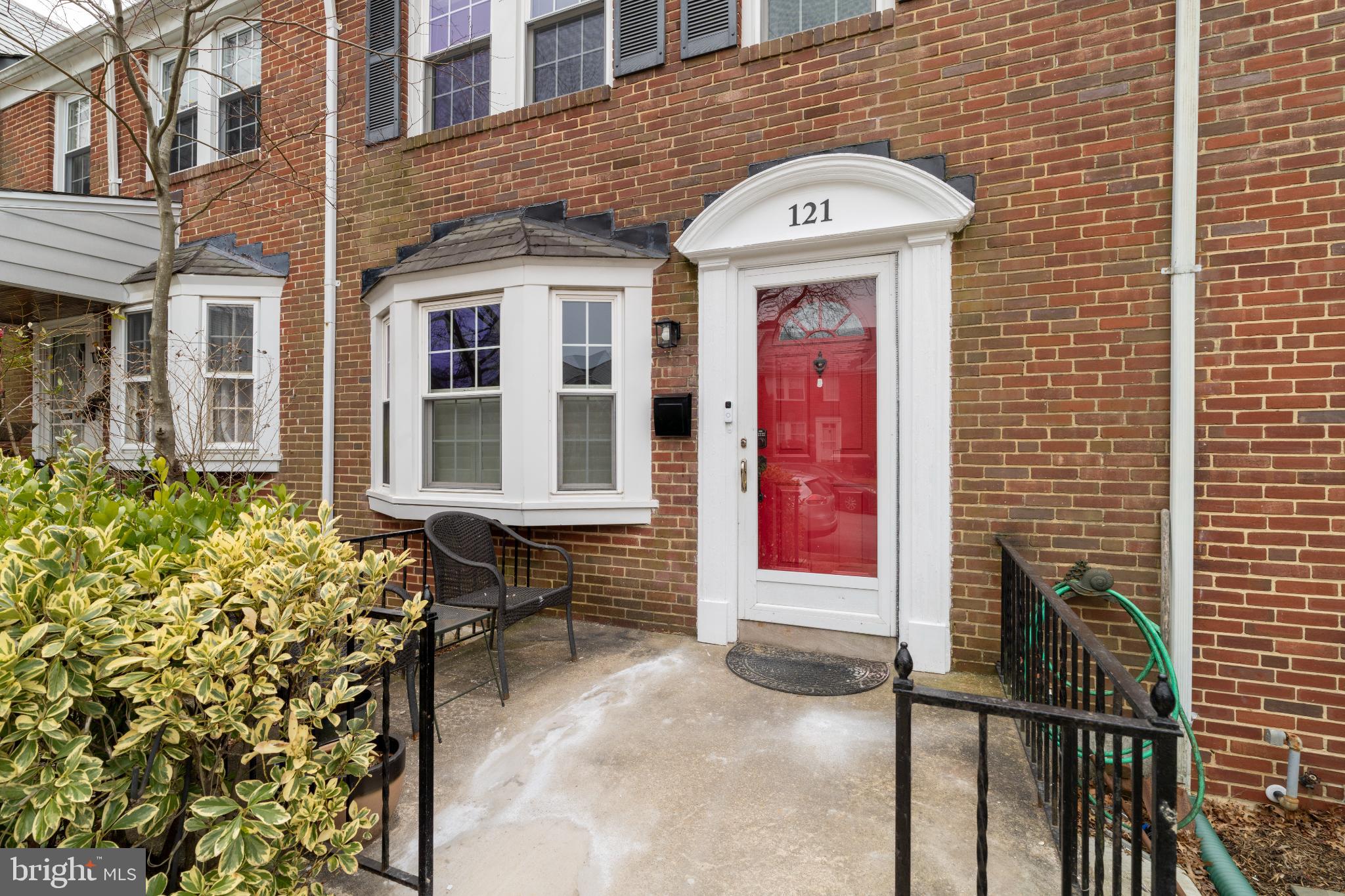 121 Hopkins Road Baltimore, MD 21212 - Photo 2 of 22 Charming entrance with vibrant red door.