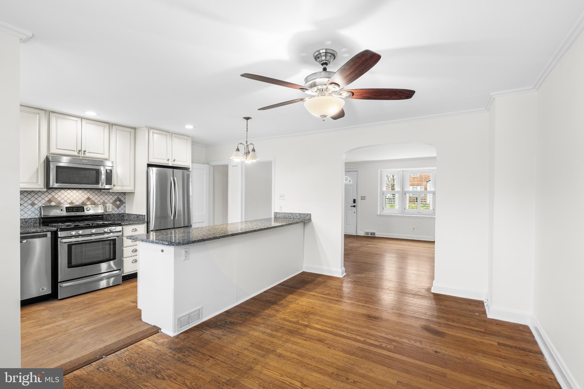 121 Hopkins Road Baltimore, MD 21212 - Photo 5 of 22 Modern kitchen with open layout charm.