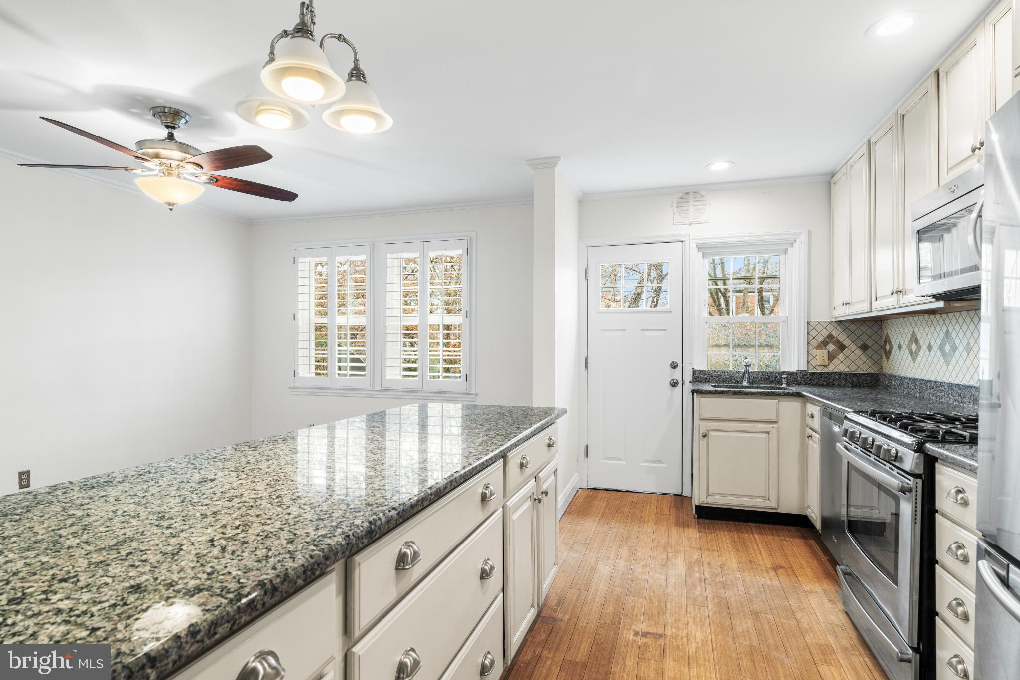 121 Hopkins Road Baltimore, MD 21212 - Photo 8 of 22 Bright and inviting kitchen with modern finishes.