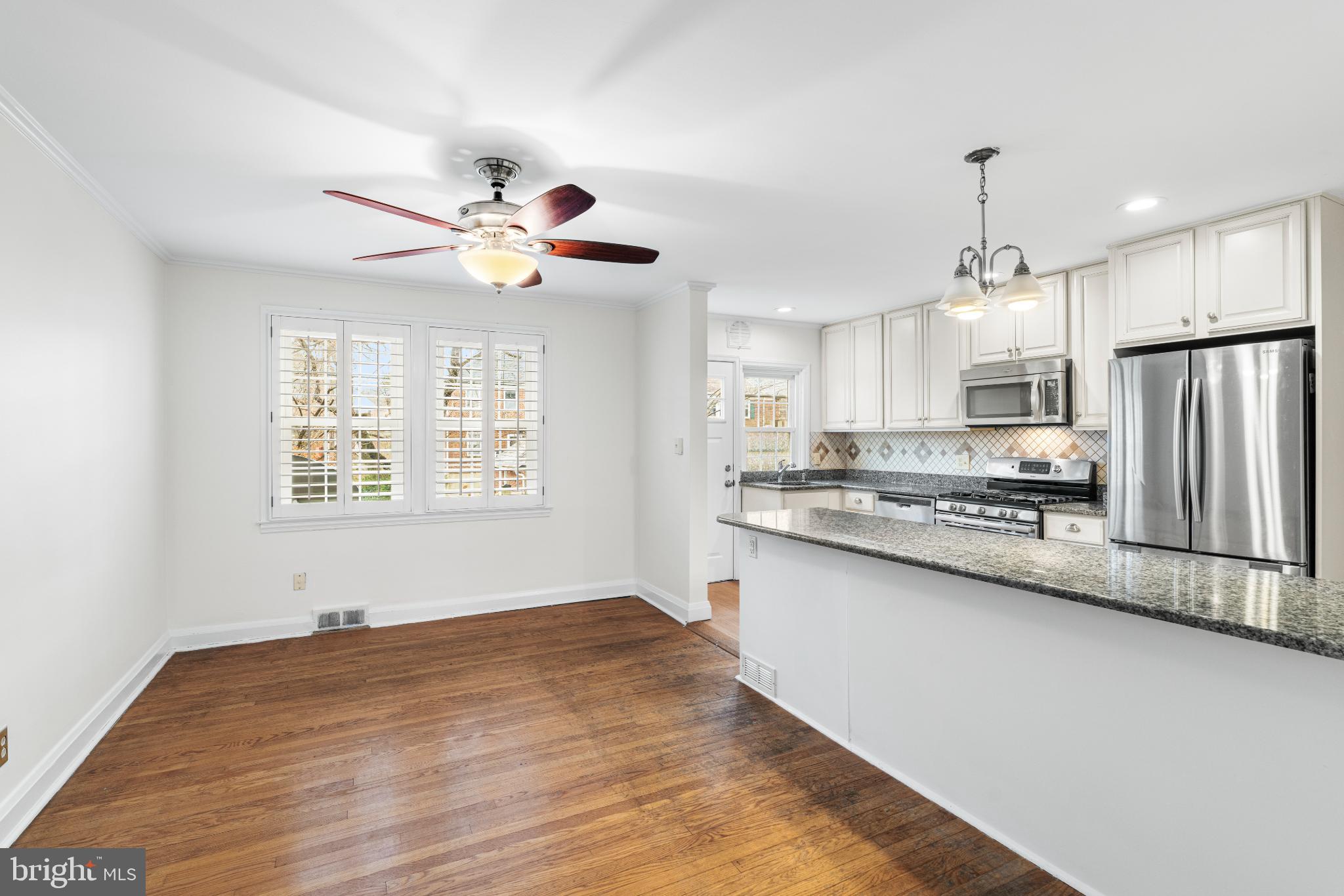 121 Hopkins Road Baltimore, MD 21212 - Photo 9 of 22 Bright and inviting kitchen with modern charm.