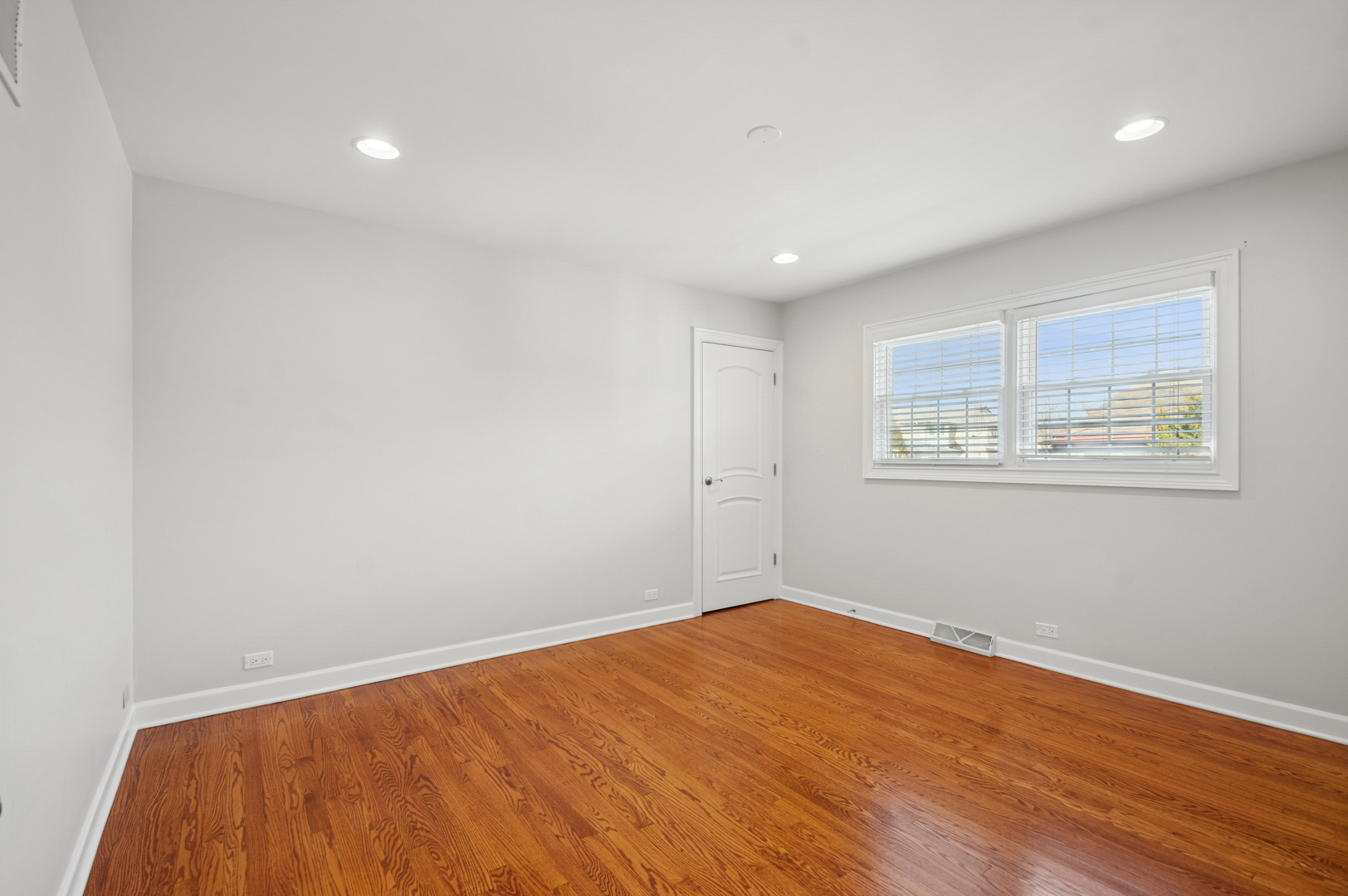 8455 Chester Avenue Niles, IL 60714 - Photo 13 of 27