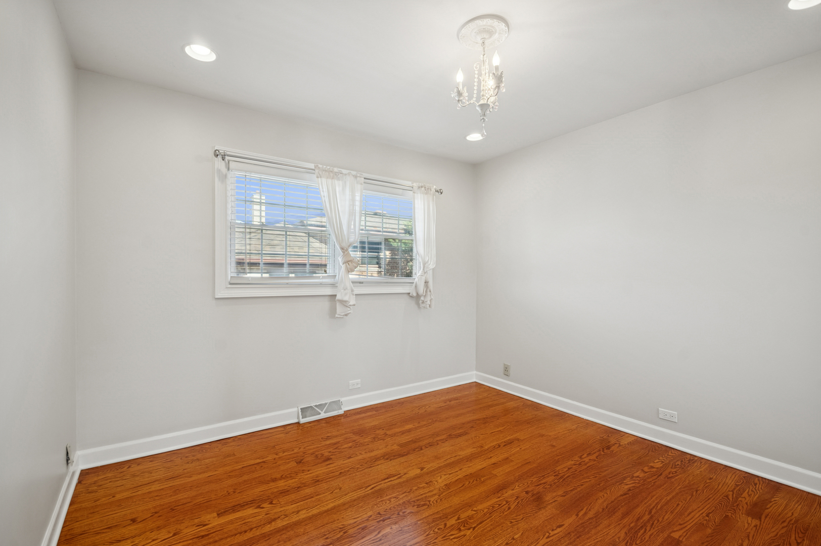 8455 Chester Avenue Niles, IL 60714 - Photo 15 of 27