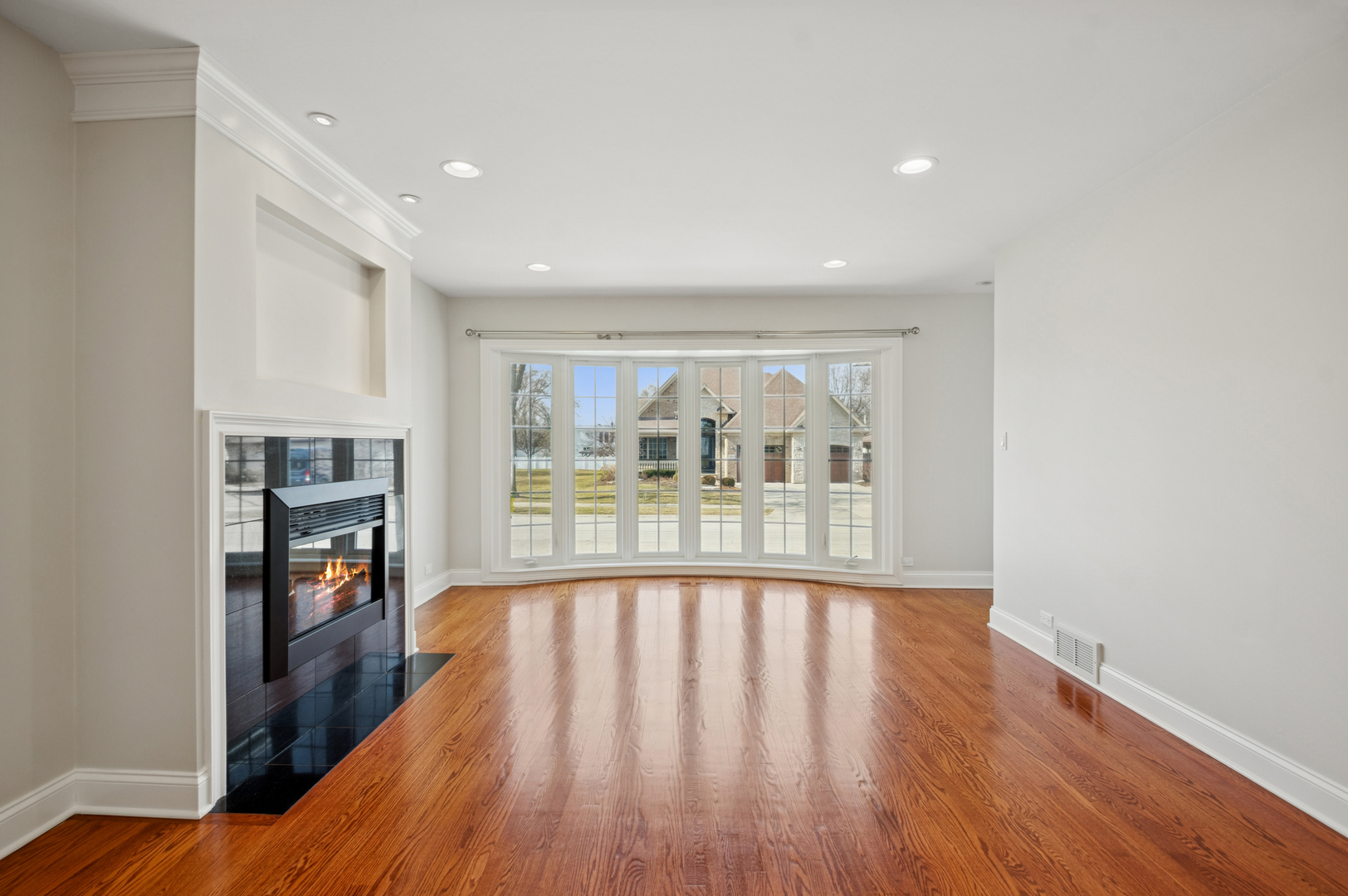 8455 Chester Avenue Niles, IL 60714 - Photo 3 of 27