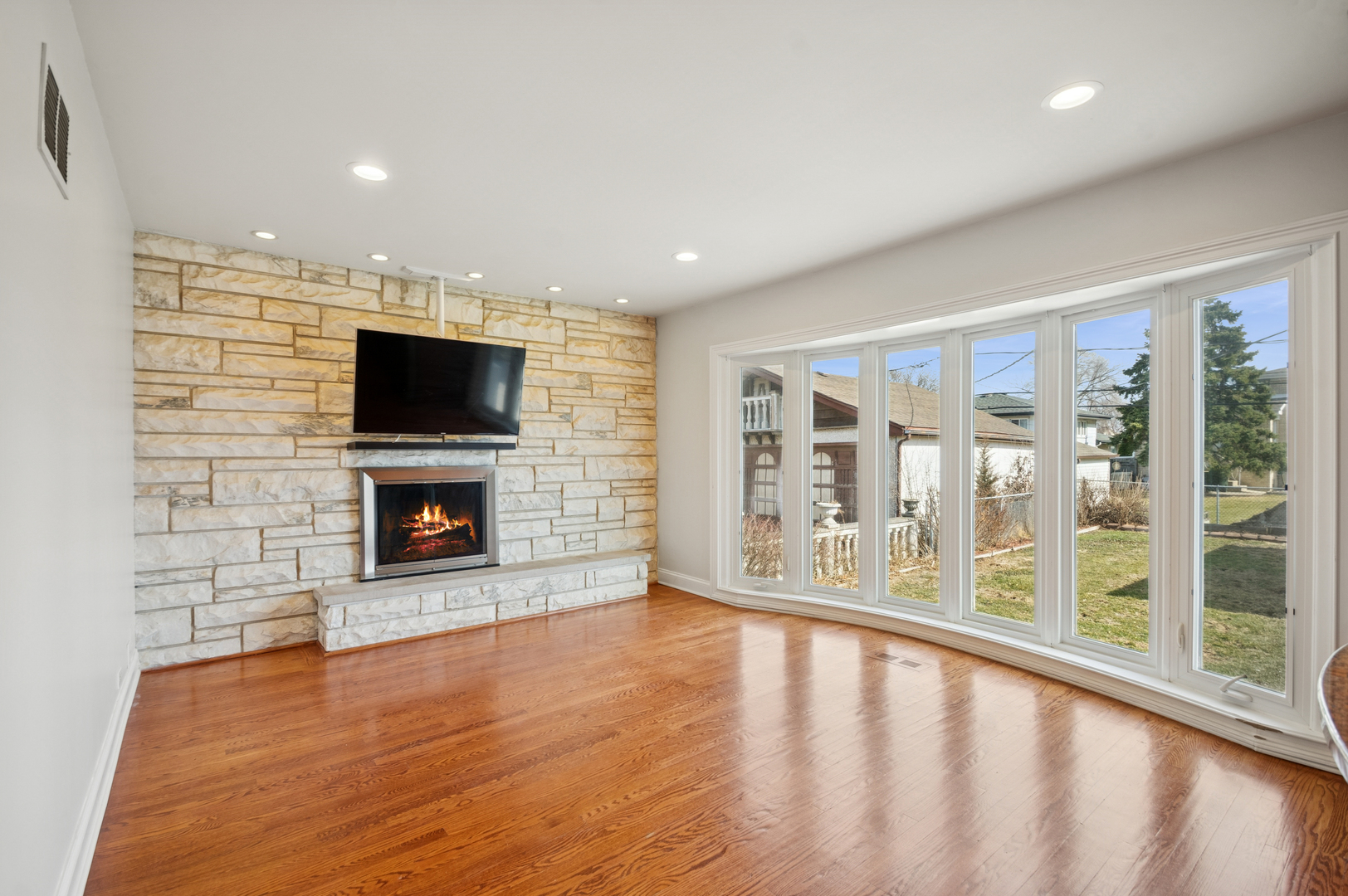 8455 Chester Avenue Niles, IL 60714 - Photo 10 of 27