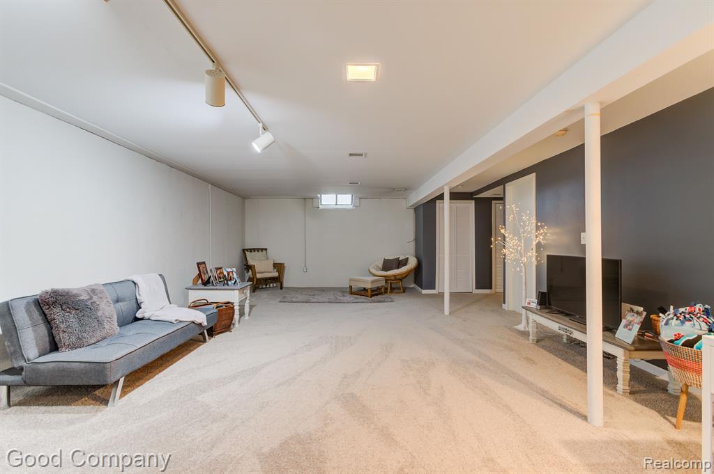 228 Meadow Ln Circle Rochester Hills, MI 48307 - Photo 26 of 32