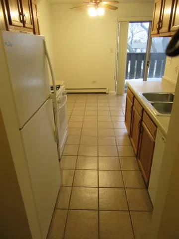 $1,625 | 135 Pickwick Drive, Unit E, Schaumburg, IL 60193