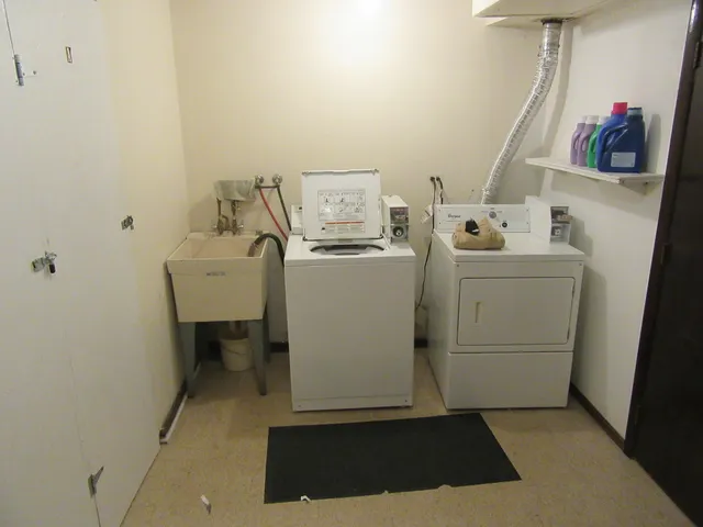 $1,625 | 135 Pickwick Drive, Unit E, Schaumburg, IL 60193