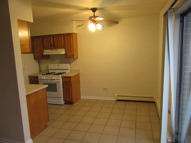 $1,625 | 135 Pickwick Drive, Unit E, Schaumburg, IL 60193