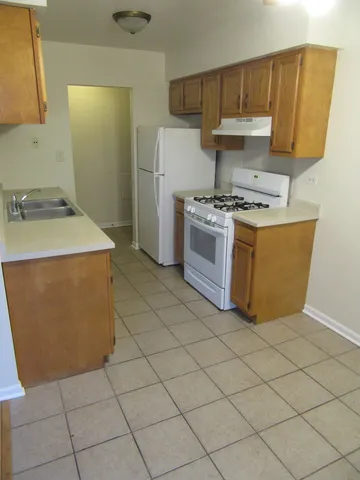 $1,625 | 135 Pickwick Drive, Unit E, Schaumburg, IL 60193