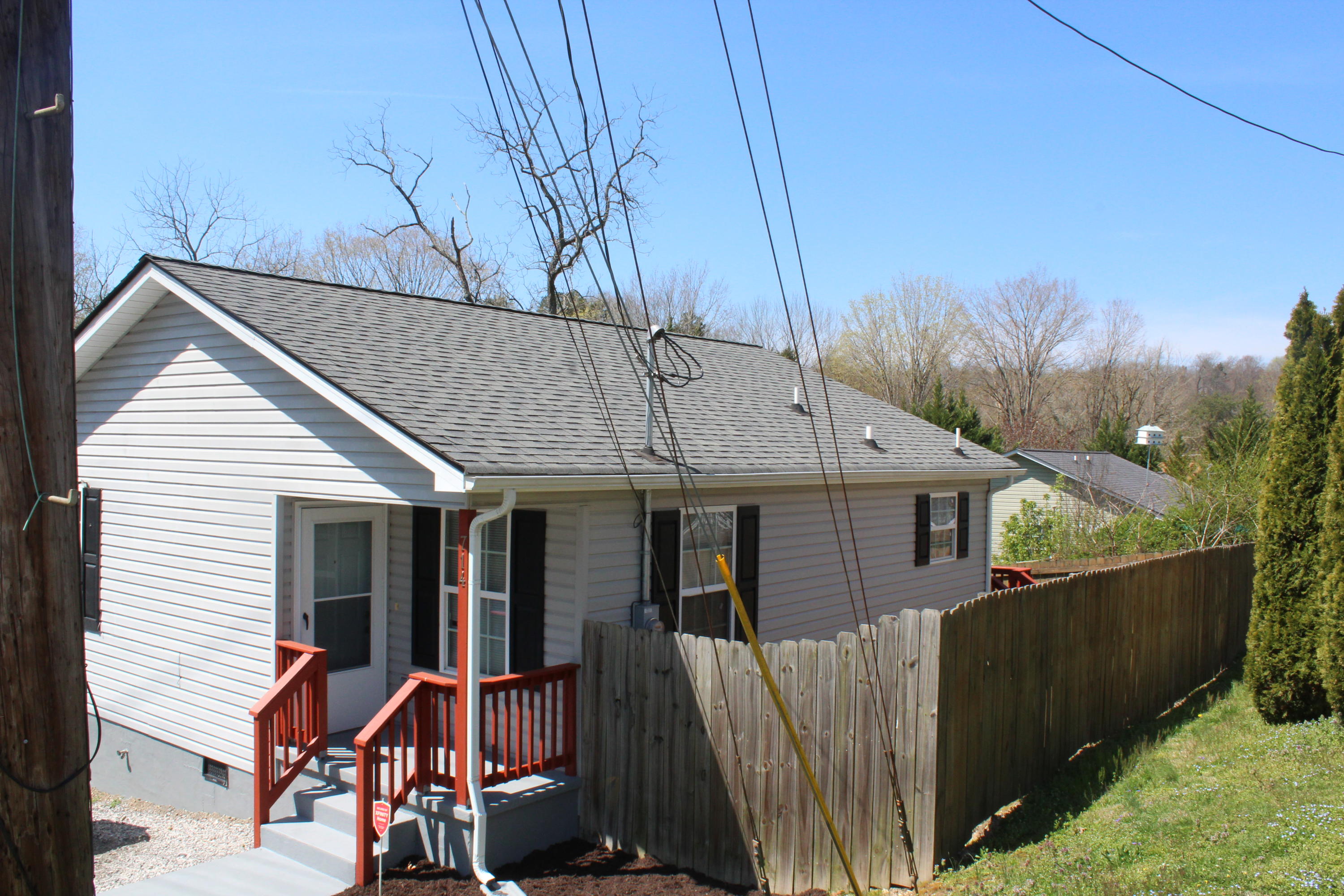 714 Sharp Street Clinton, TN 37716 - Photo 3 of 22 IMG_1884