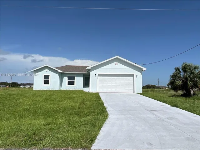 $2,200 | 1060 South Capri Court, LaBelle, FL 33935