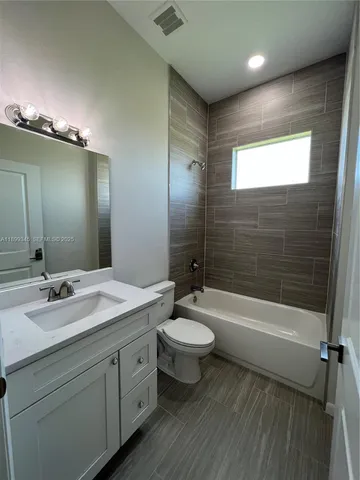 $2,200 | 1060 South Capri Court, LaBelle, FL 33935