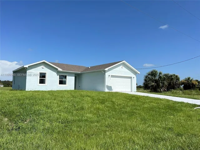 $2,200 | 1060 South Capri Court, LaBelle, FL 33935