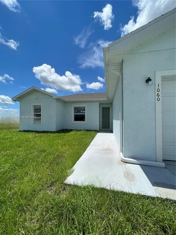 $2,200 | 1060 South Capri Court, LaBelle, FL 33935