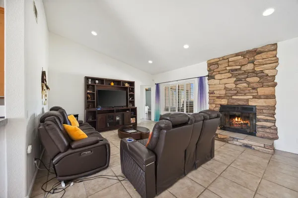 $3,000 | 9735 Hoylake Road, Desert Hot Springs, CA 92240