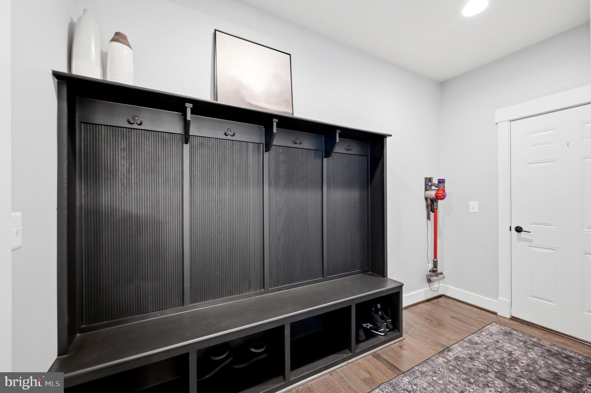 4854 Point Road Warrenton, VA 20187 - Photo 30 of 113 Mudroom