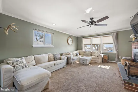 $450,000 | 301 Orinda Drive, Wilmington, DE 19804