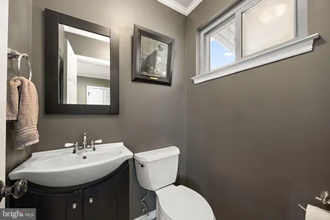 $450,000 | 301 Orinda Drive, Wilmington, DE 19804