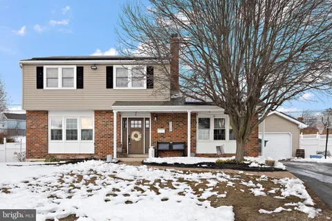 $450,000 | 301 Orinda Drive, Wilmington, DE 19804