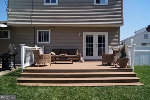 $450,000 | 301 Orinda Drive, Wilmington, DE 19804