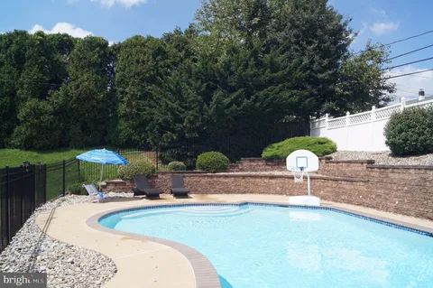 $450,000 | 301 Orinda Drive, Wilmington, DE 19804