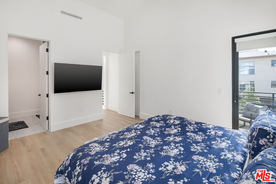 1236 North Spaulding Avenue, Unit 3 West Hollywood, CA 90046 - Photo 17 of 20 a bedroom with a bed and a flat screen tv