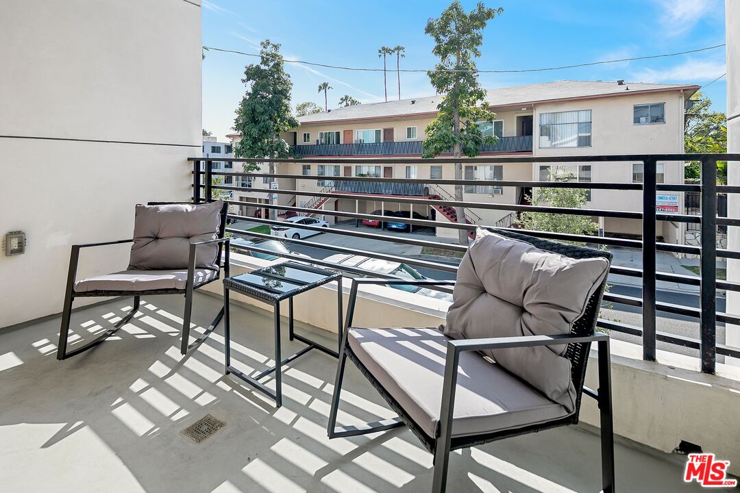 1236 North Spaulding Avenue, Unit 3 West Hollywood, CA 90046 - Photo 18 of 20 a view of a chairs and tables on the terrace