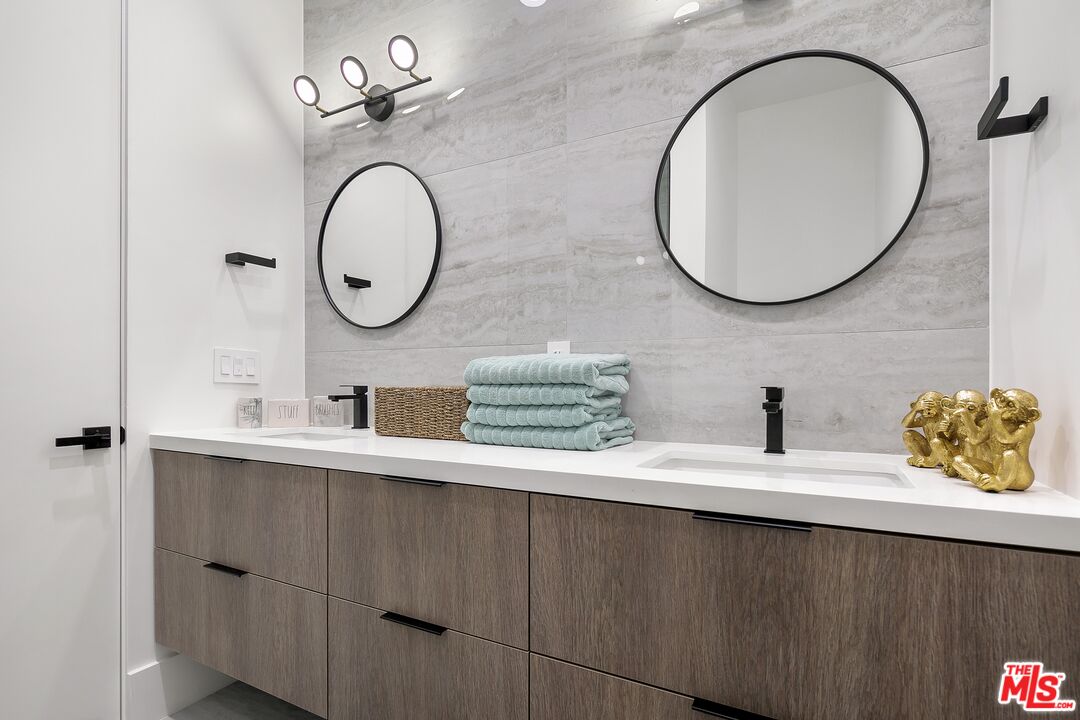 1236 North Spaulding Avenue, Unit 3 West Hollywood, CA 90046 - Photo 19 of 20 a bathroom with a double vanity sink and a mirror