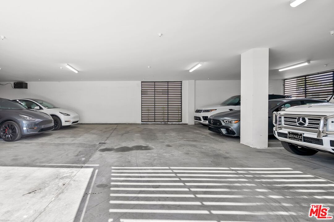 1236 North Spaulding Avenue, Unit 3 West Hollywood, CA 90046 - Photo 20 of 20 a view of a livingroom with furniture and cars