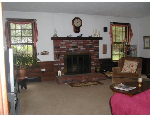 12 Robinson Road Westford, MA 01886 - Photo 11 of 25 Gallery Image 11