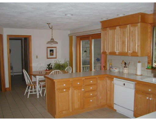 12 Robinson Road Westford, MA 01886 - Photo 14 of 25 Gallery Image 14