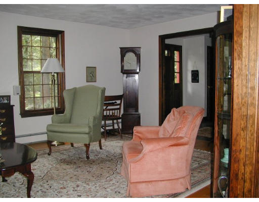 12 Robinson Road Westford, MA 01886 - Photo 8 of 25 Gallery Image 8