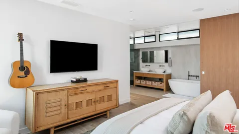 $8,450,000 | 22822 Pacific Coast Highway, Malibu, CA 90265