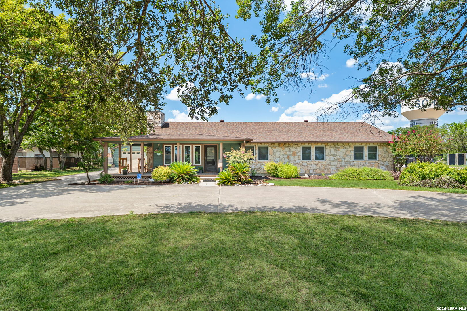 1033 East Live Oak Road Schertz, TX 78154 - Photo 1 of 70 Gallery Image 1